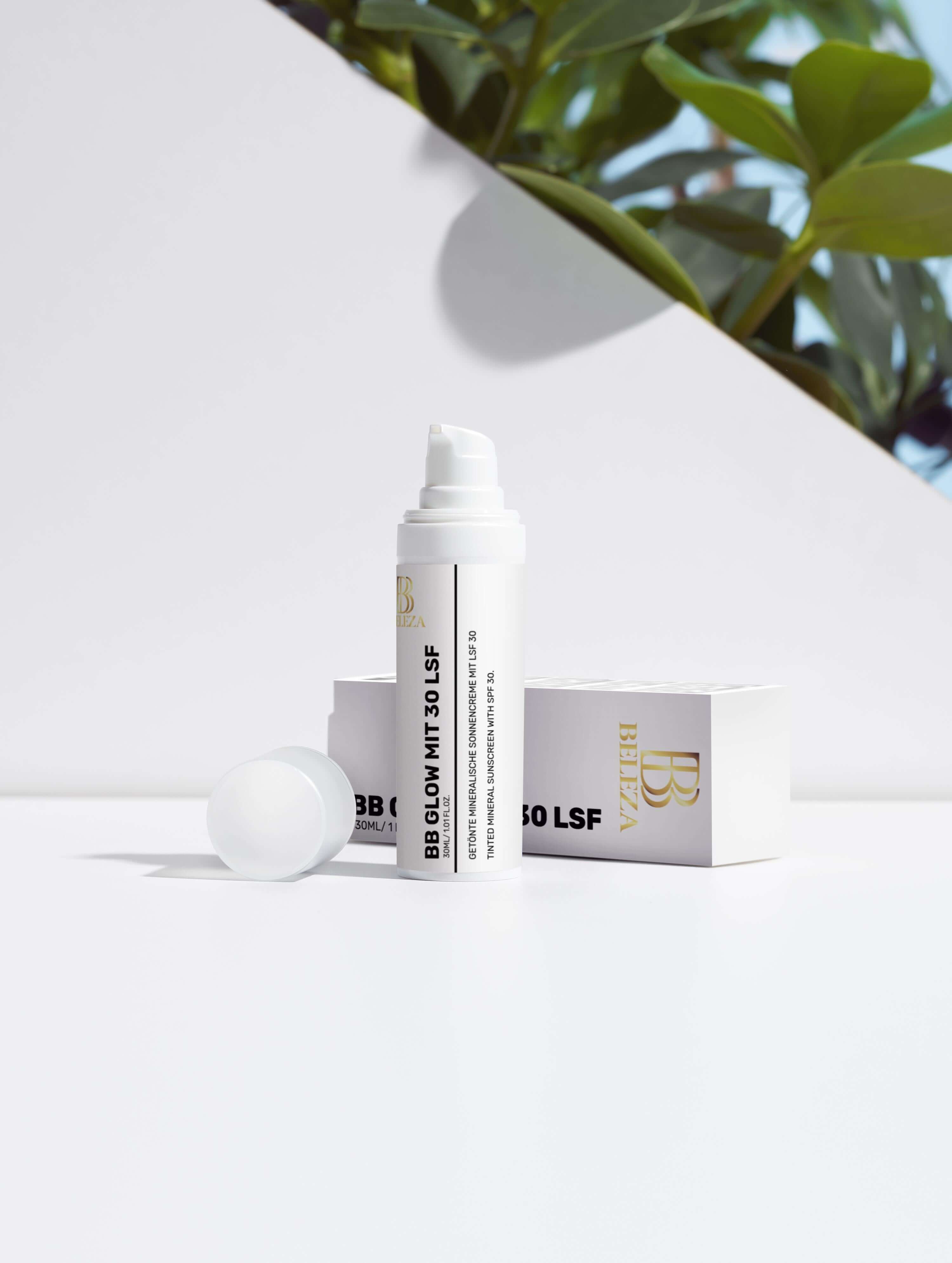 BB Glow mit LSF30: Mineralischer Sonnenschutz mit Tönung, Feuchtigkeit und strahlendem Hautbild.