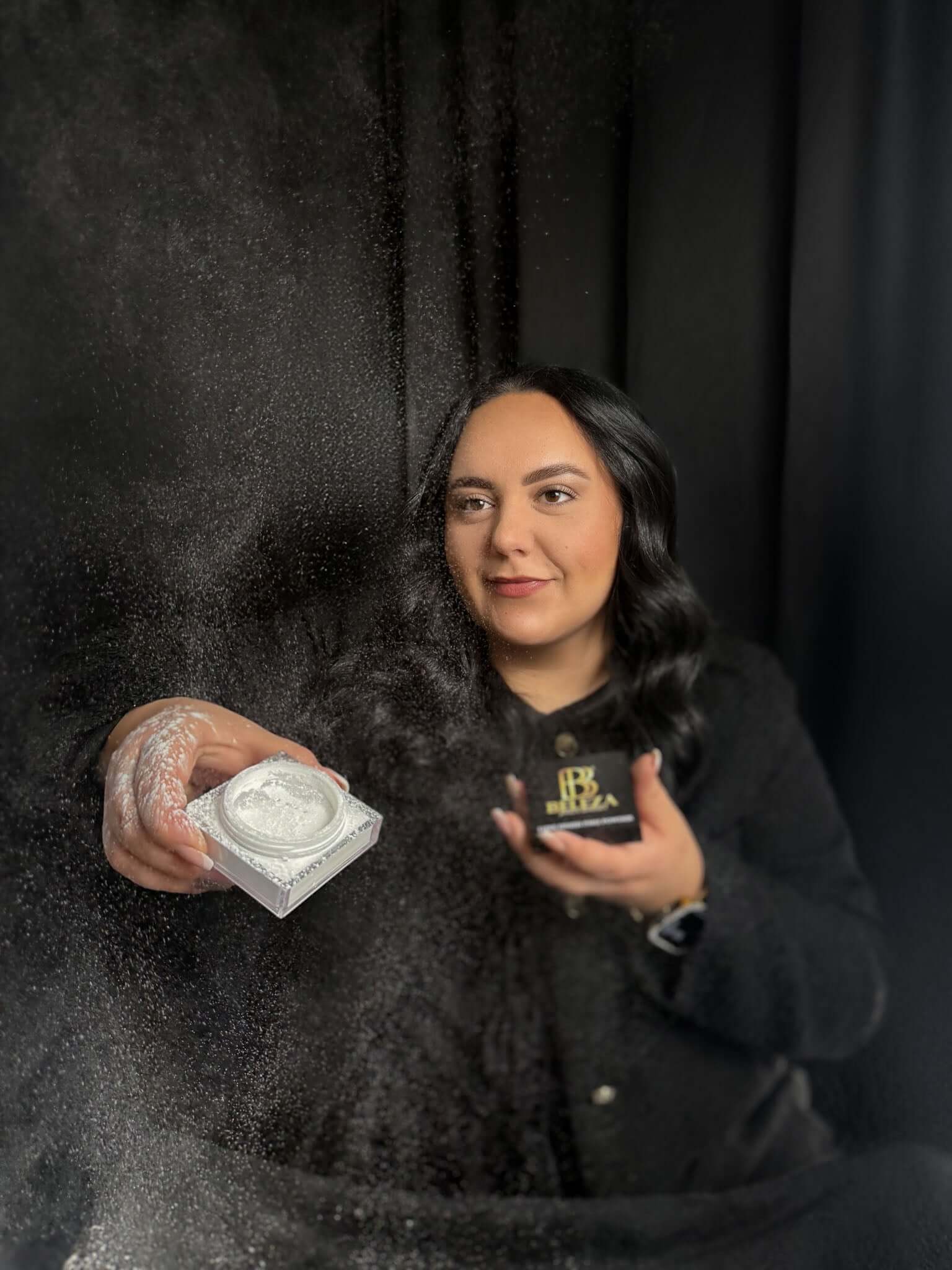 Luxe Finish PMU Powder – hochwertiges Puder für ein makelloses, mattes Finish bei PMU-Behandlungen, das den Look perfektioniert und langanhaltend sorgt.