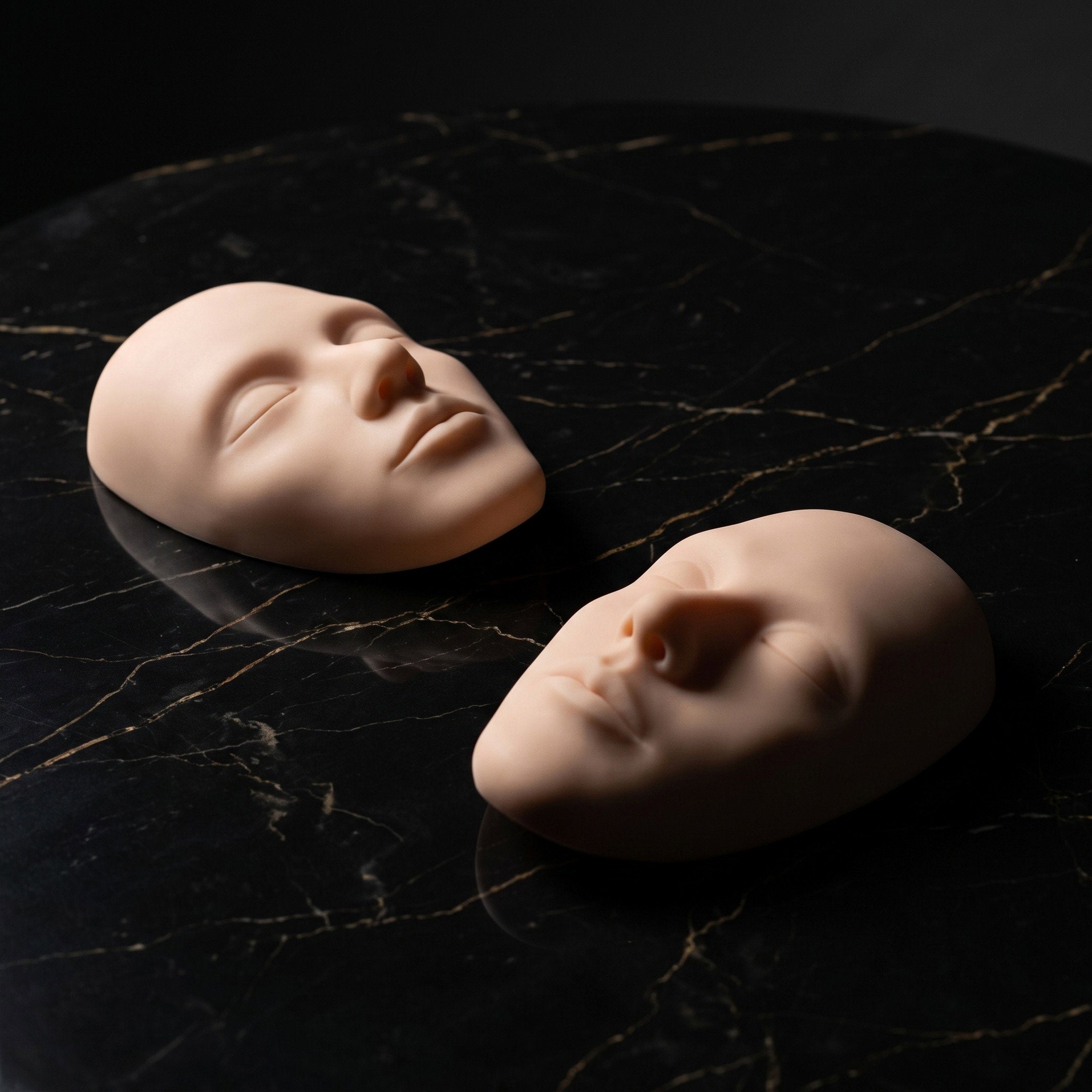 Rosto de treino em silicone 5D para prática de sobrancelhas, lábios e pálpebras em micropigmentação